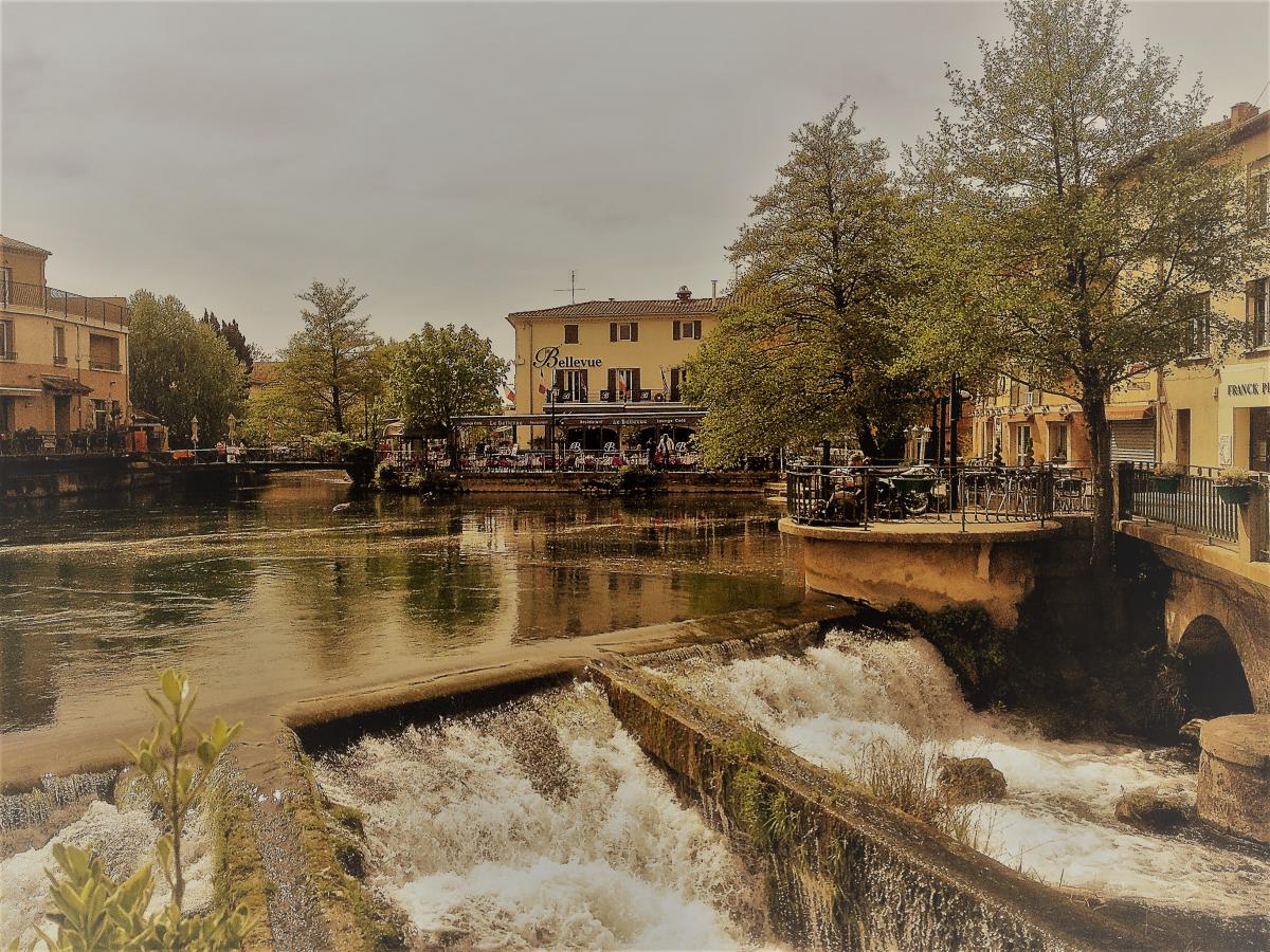 Sur le passage, arrêt immédiat à L’Isle-sur-la-Sorgue…  