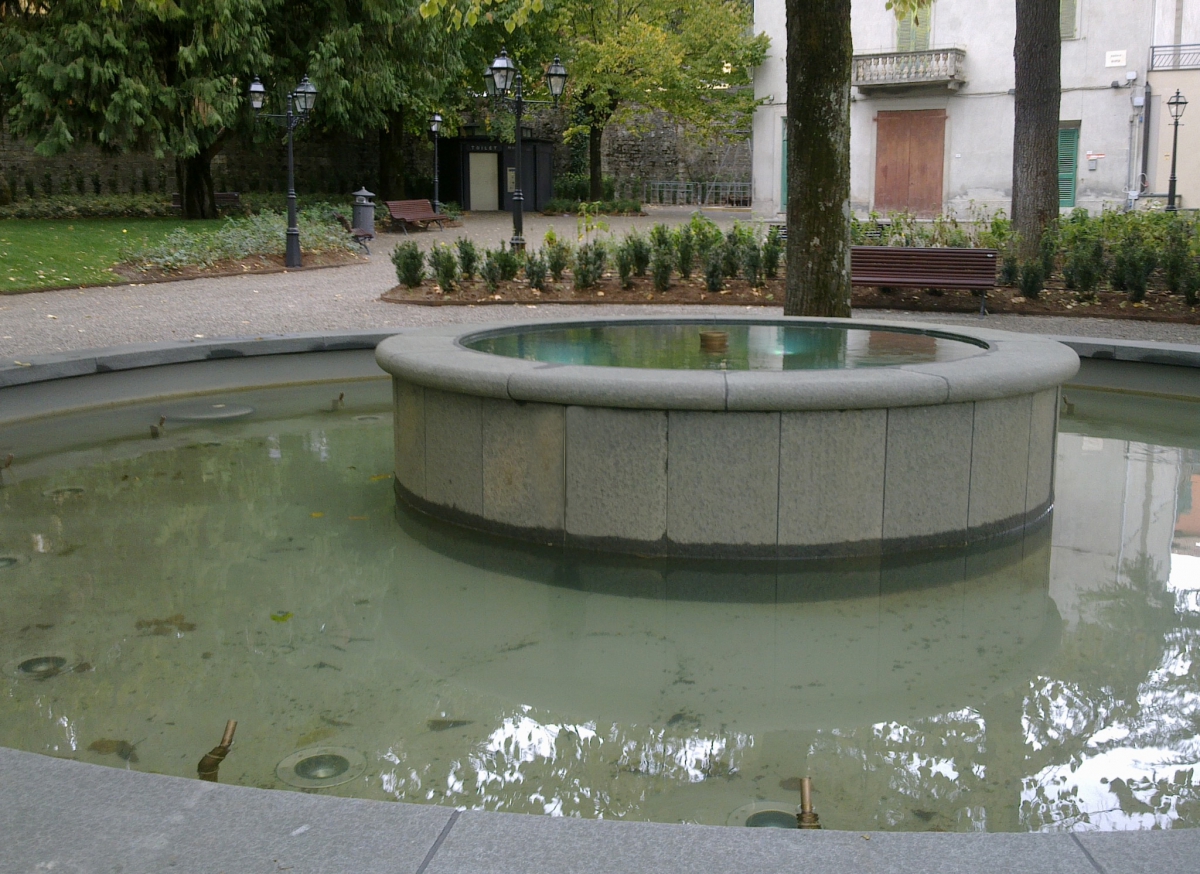 Fontana circolare di Pietra Macigno - Comune di Castelnuovo Val di Cecina