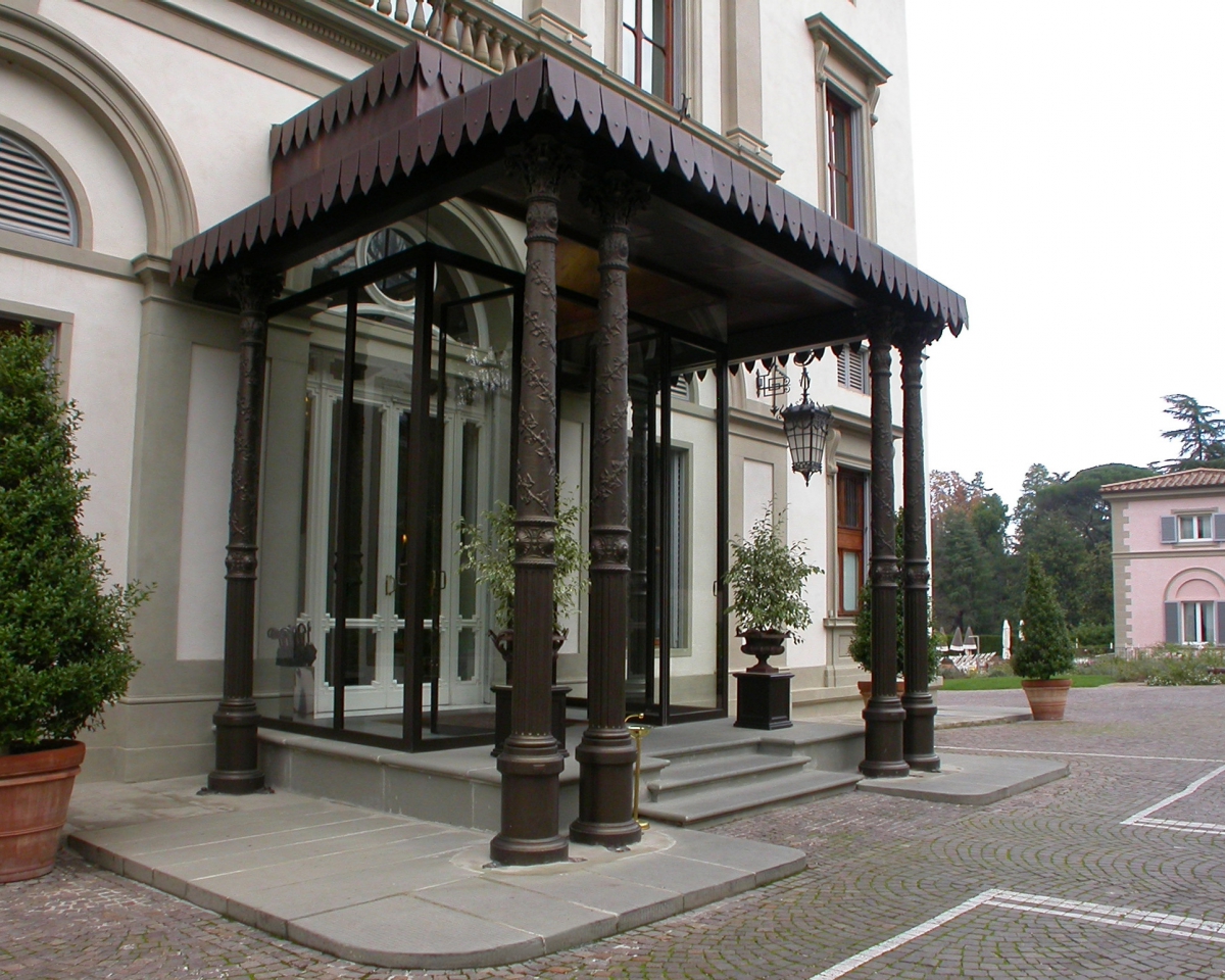 Scala Pietra Macigno di Greve fiammata e anticata - Grand Hotel Villa Cora, Firenze