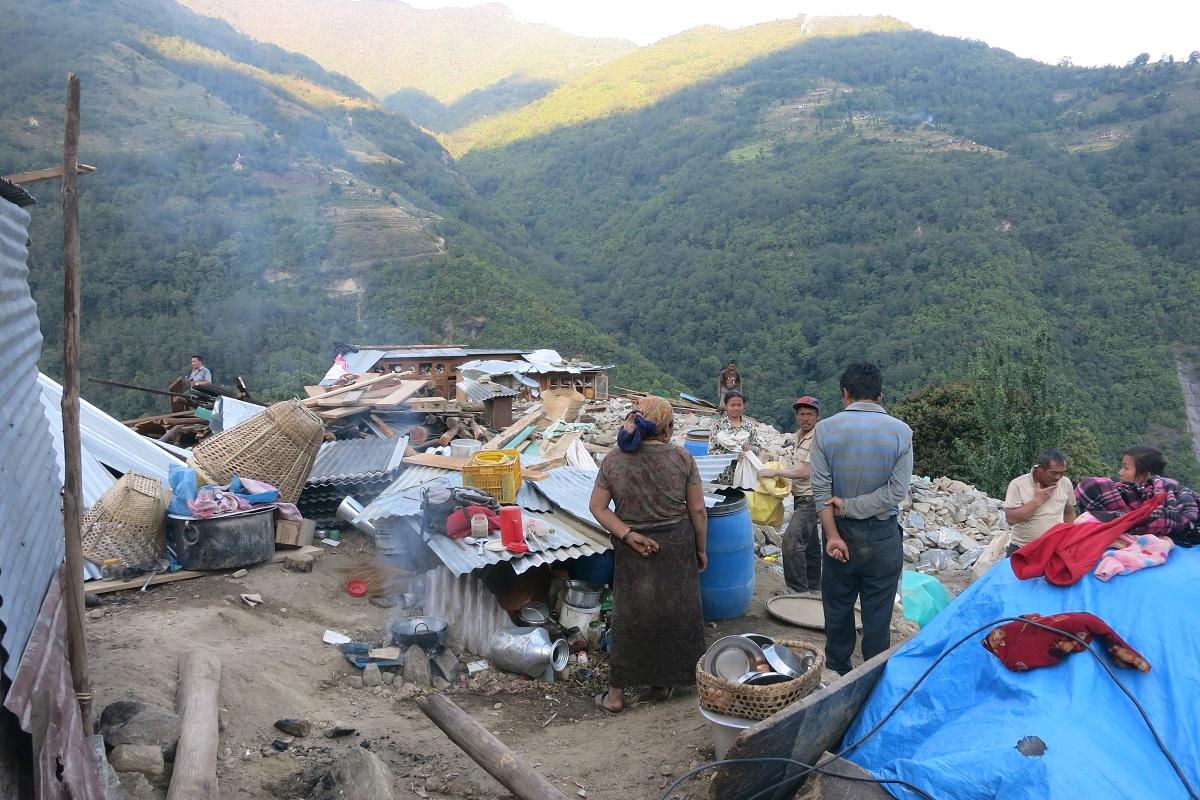 Mieszkańcy górkiej wioski w rejonie Sindupalchowk, Nepal, 2015 rok. Fot. PAH