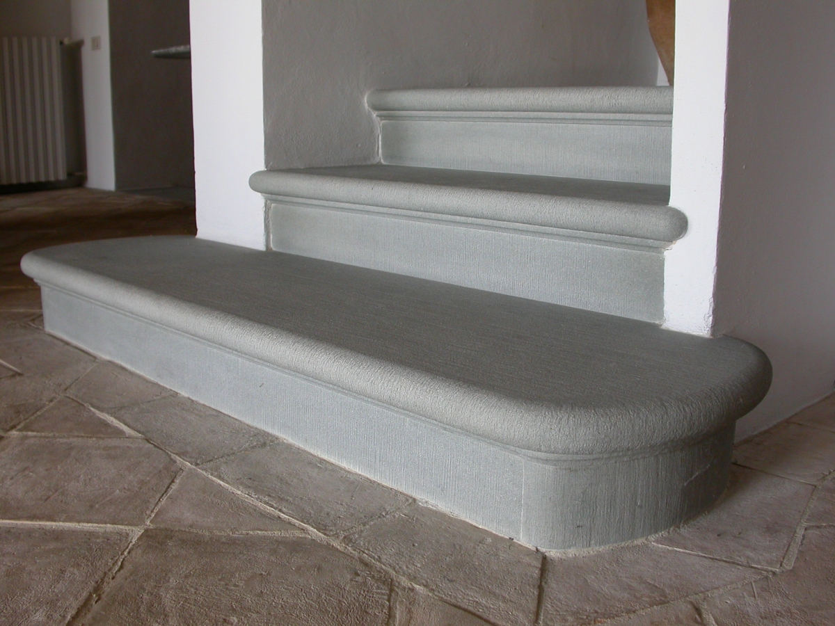 Stair of Pietra Macigno of Greve bastone listello e gola finishing hammered