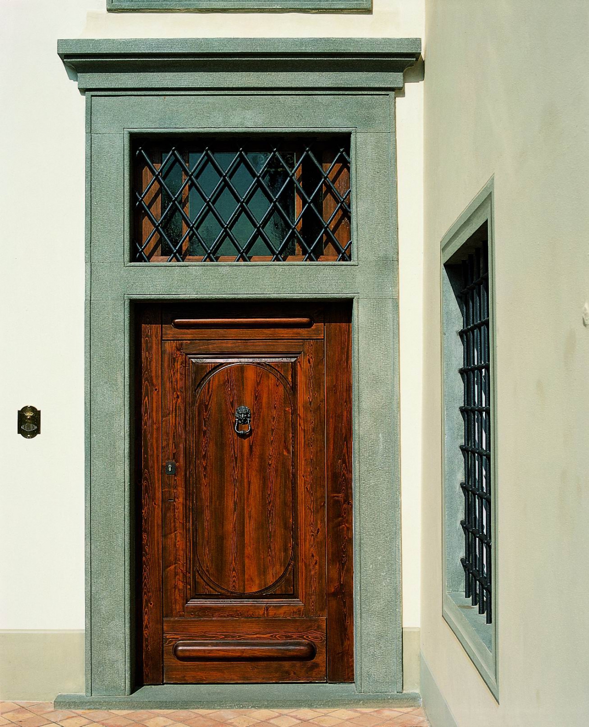 Door Frame with sopraluce of Pietra Macigno of Greve finishing hammered