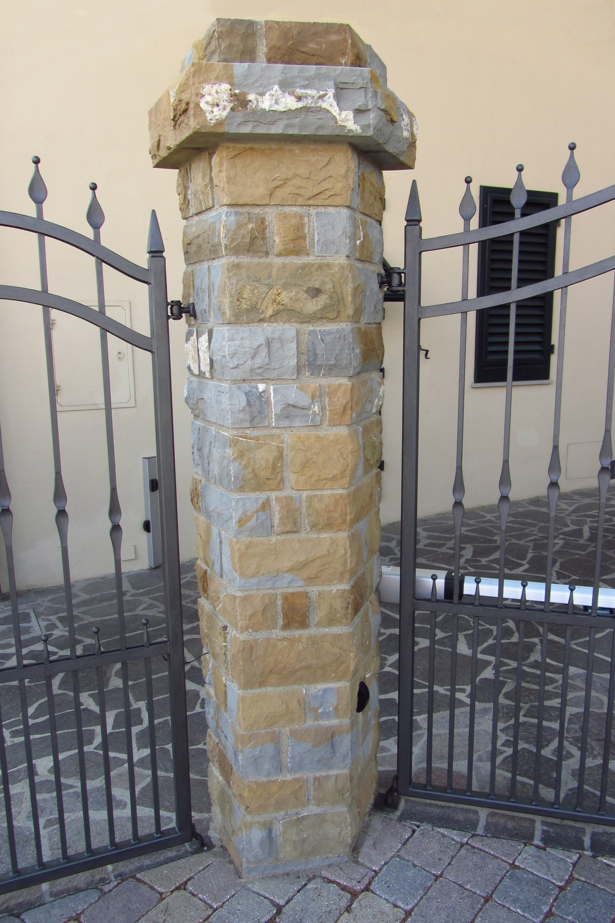 Embossing Pillar of Pietraforte