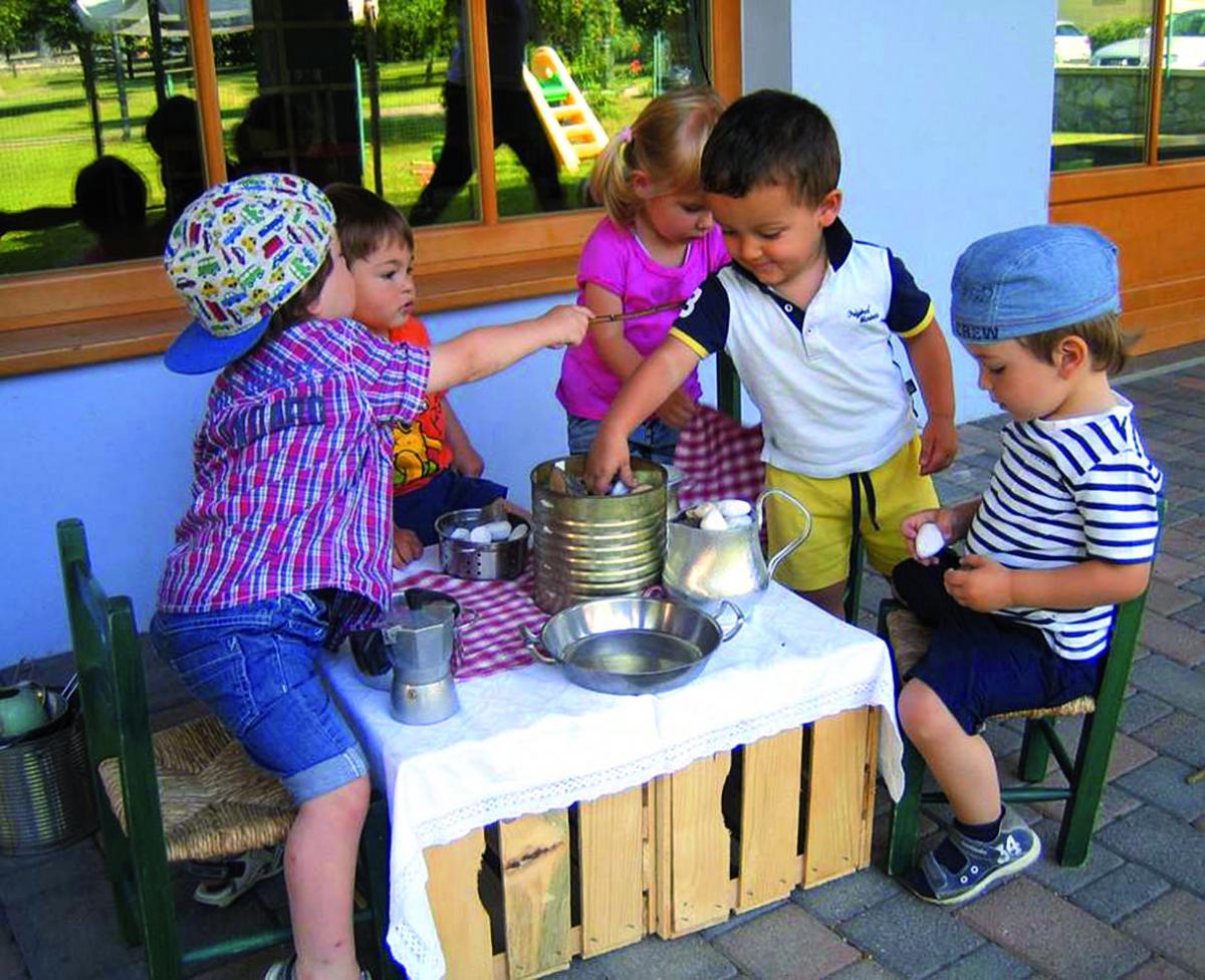 "Il tempo è un gioco, giocato splendidamente dai bambini".
(Eraclito)